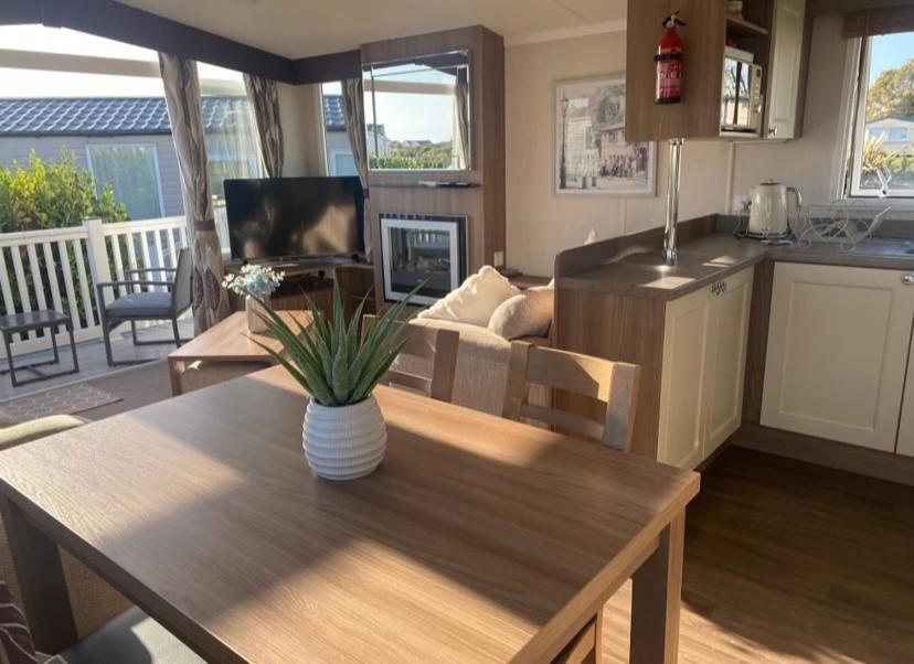 Caravan Church Farm Holiday Village Pagham Exterior foto