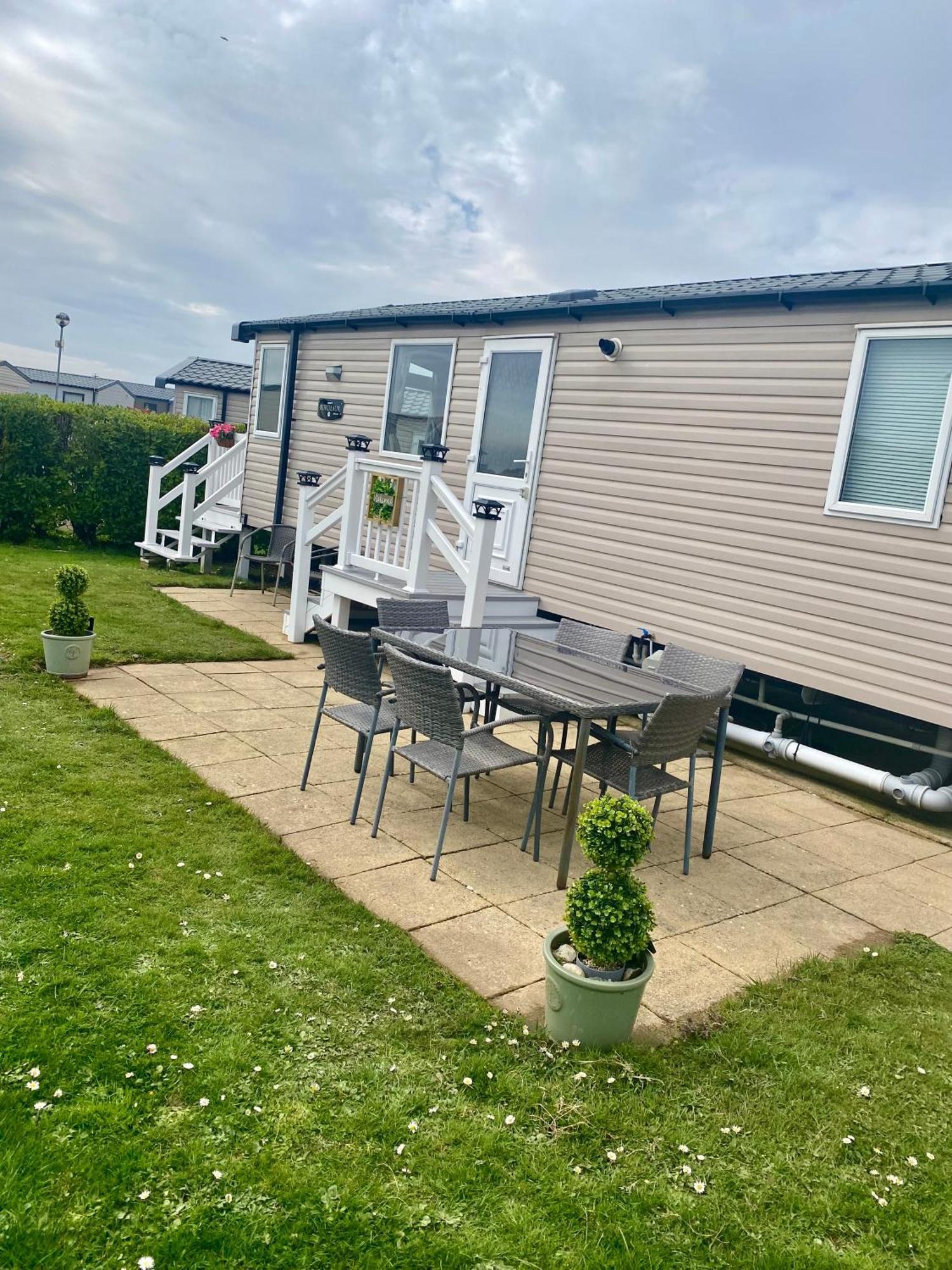 Caravan Church Farm Holiday Village Pagham Exterior foto